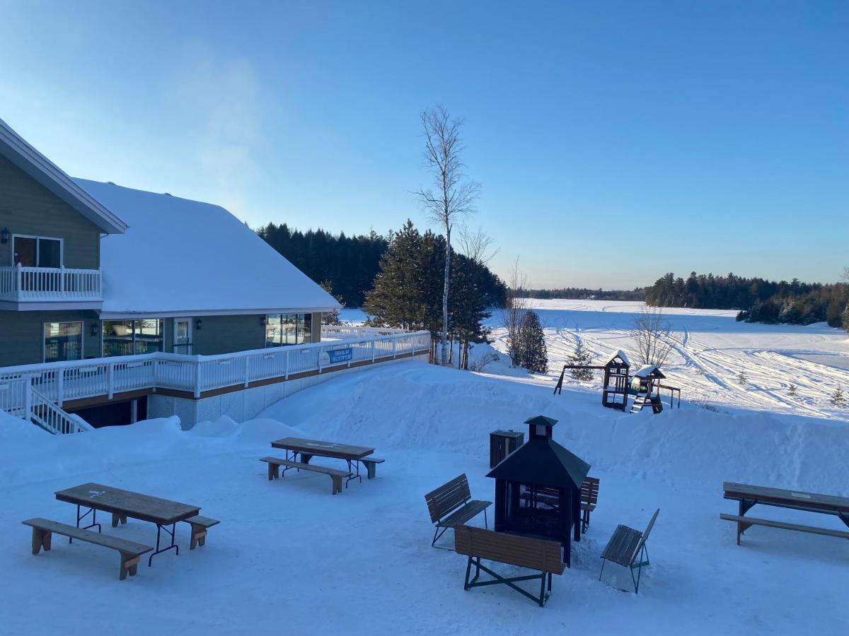 Pourvoirie Du Lac Blanc Villa Saint-Alexis-des-Monts Buitenkant foto